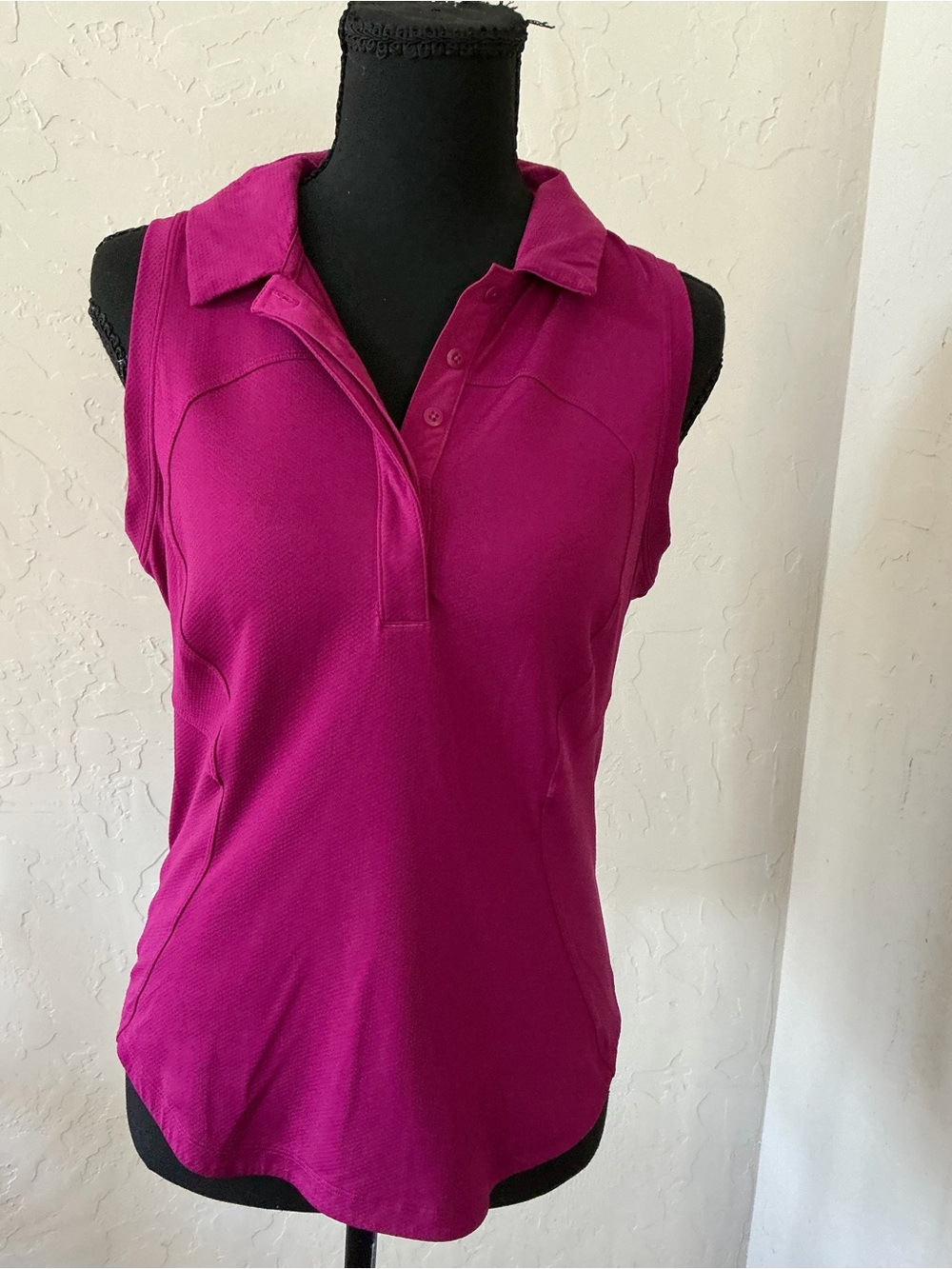 Lululemon Sleeveless Polo Top in Magenta - Women